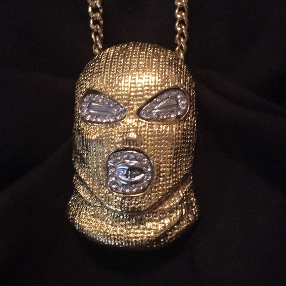 Mask on pendant necklace with chain〽️